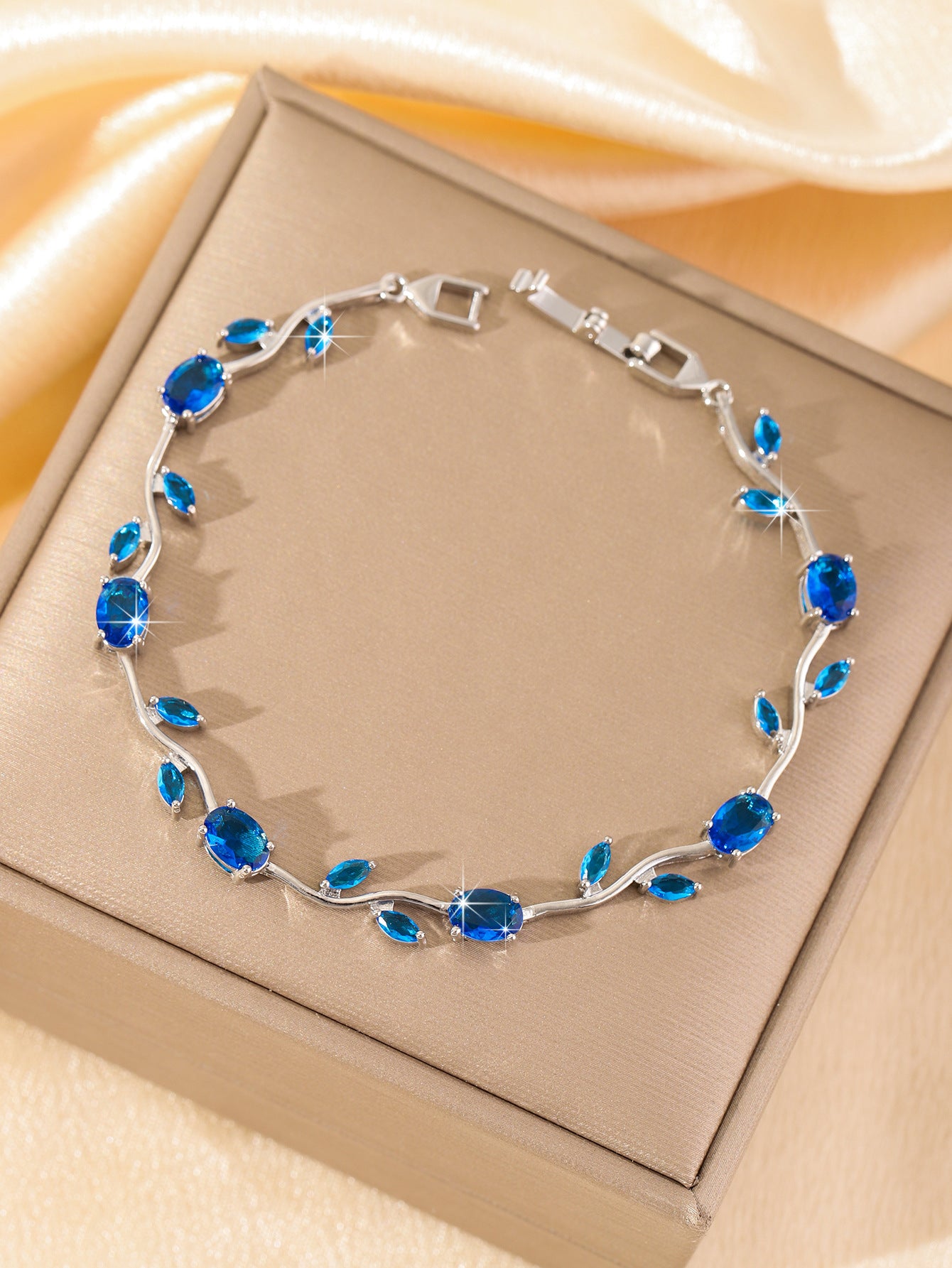 Light Luxury Leaf Crystal Bracelet